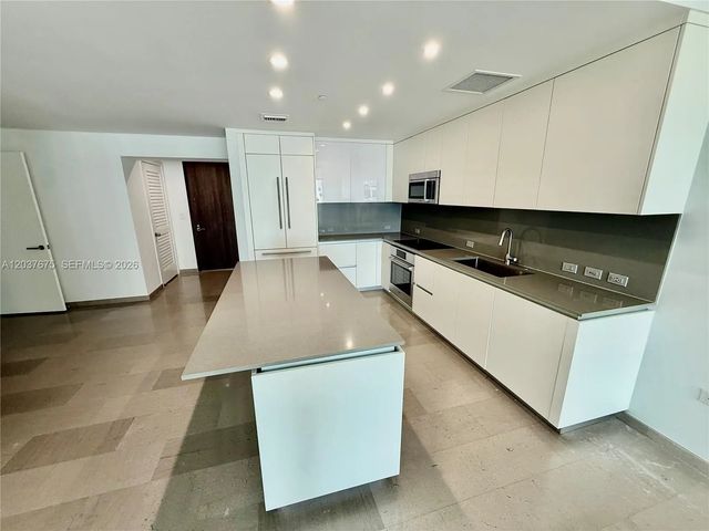 4 of 77 - 68 Se 6th Street #2707, Miami, FL