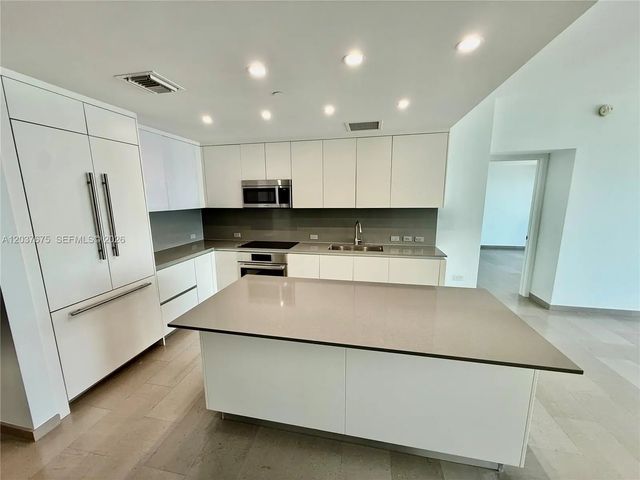 5 of 77 - 68 Se 6th Street #2707, Miami, FL