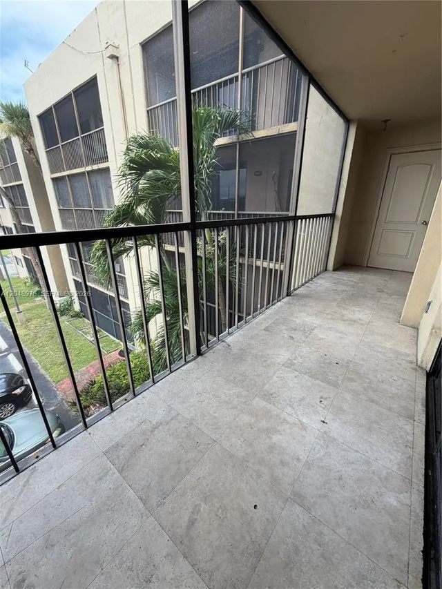 5 of 10 - 8635 Nw 8th Street #303, Miami, FL