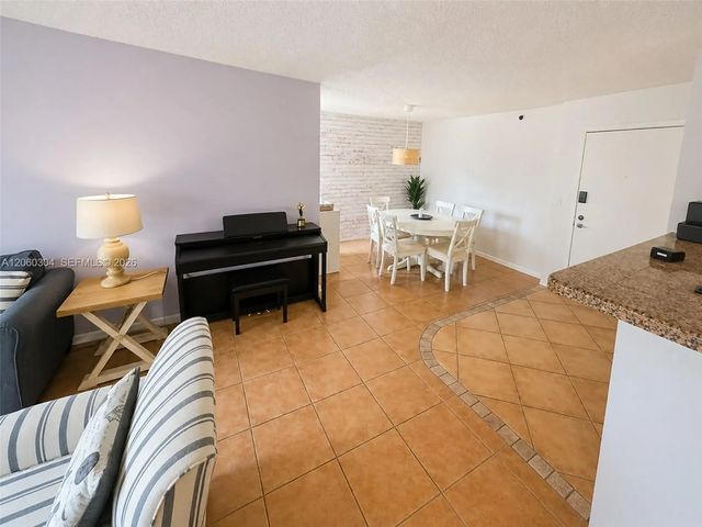 4 of 14 - 19801 E Country Club Drive #4307, Aventura, FL