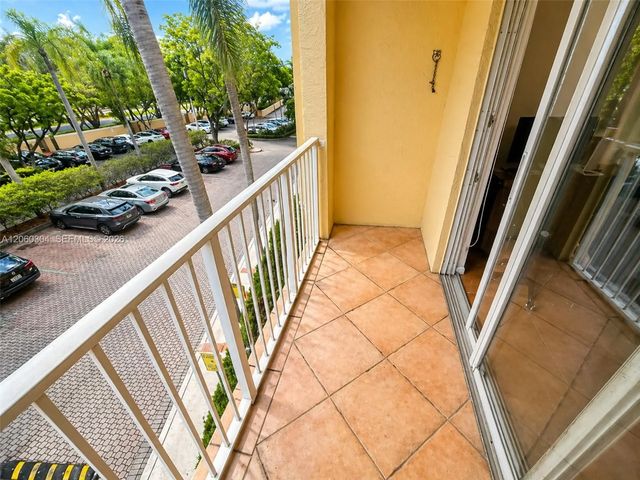 5 of 14 - 19801 E Country Club Drive #4307, Aventura, FL