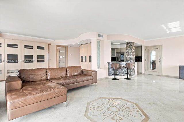 5 of 41 - 500 Bayview Drive #2121, Sunny Isles Beach, FL
