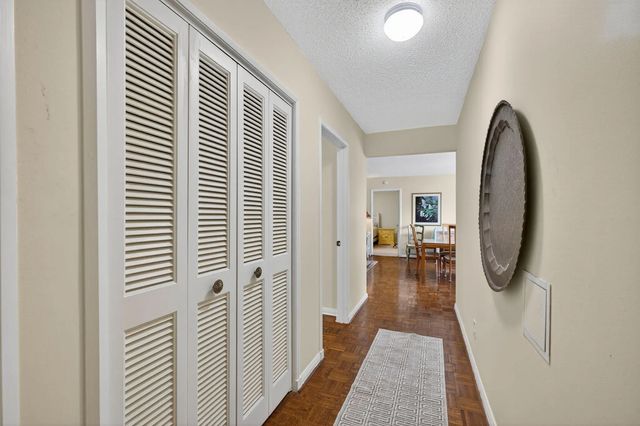 2 of 33 - 20 Se Turtle Creek Drive #apt F, Tequesta, FL
