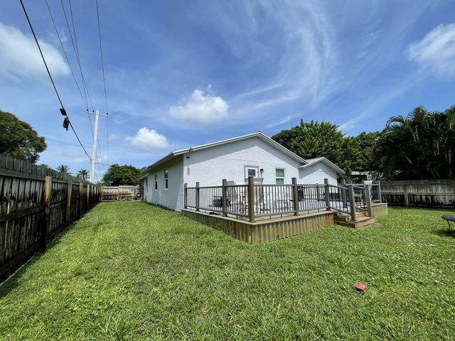 2 of 39 - 222 Se 3rd Street, Boynton Beach, FL