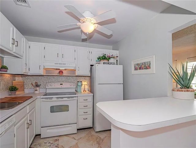 75 Royal Oak Court #204, Vero Beach