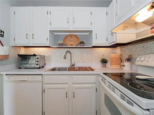 4 of 36 - 75 Royal Oak Court #204, Vero Beach, FL