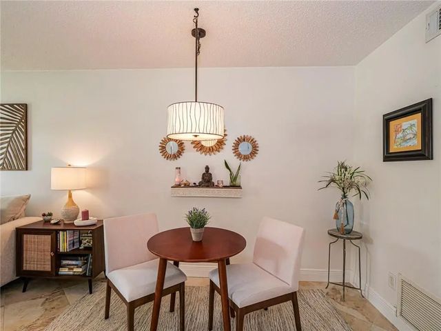 5 of 36 - 75 Royal Oak Court #204, Vero Beach, FL