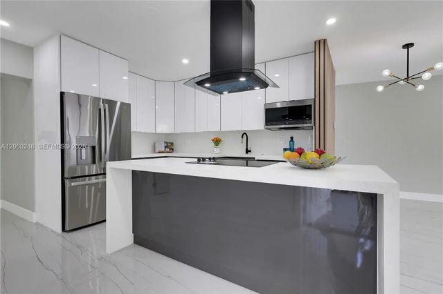 2 of 38 - 1997 Sw 28th Avenue, Fort Lauderdale, FL