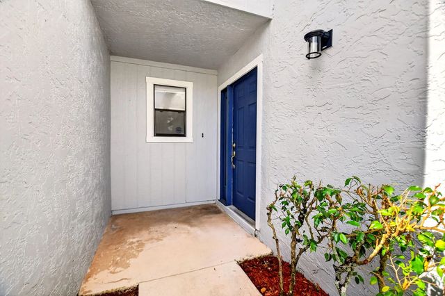 5 of 40 - 1633 Woodbridge Lakes Circle #1633, West Palm Beach, FL