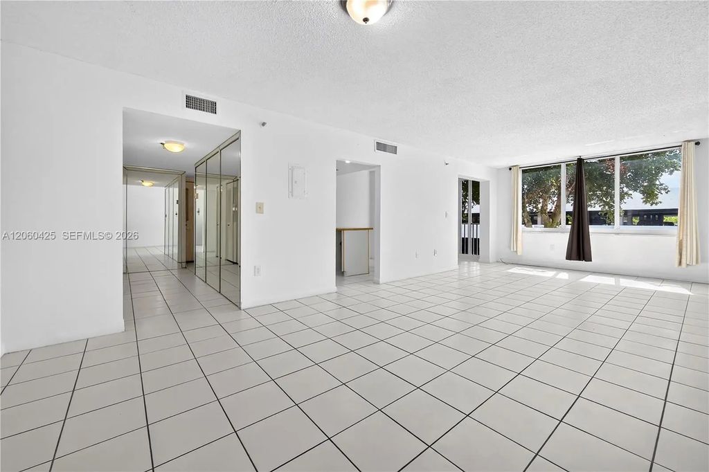17890 W Dixie Highway #203, North Miami Beach