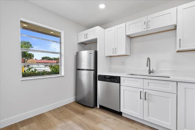 3 of 26 - 154 Lake Barbara Drive, West Palm Beach, FL