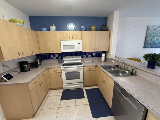4 of 38 - 13966 Sw 155th Street, Miami, FL
