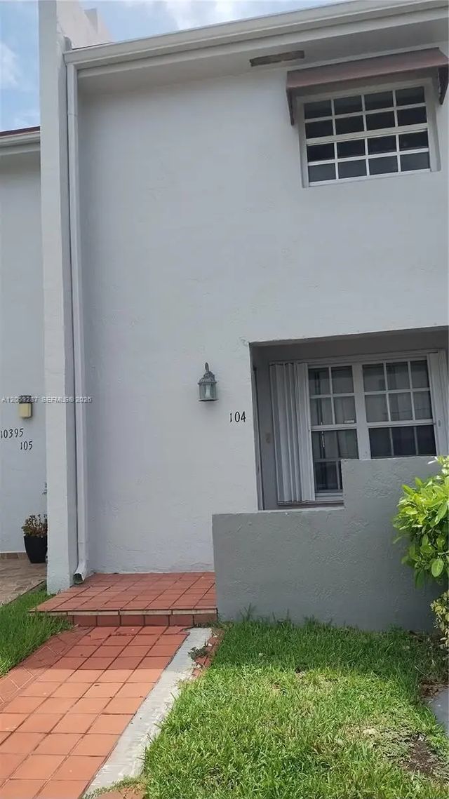 10395 Sw 154th Cir Court #104, Miami
