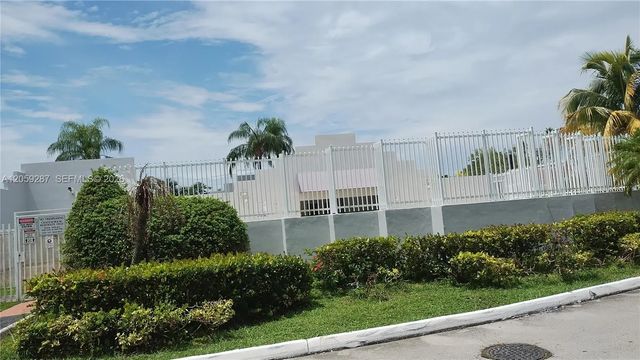 3 of 5 - 10395 Sw 154th Cir Court #104, Miami, FL