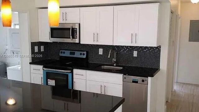 2 of 3 - 709 Ne 16th Street, Fort Lauderdale, FL
