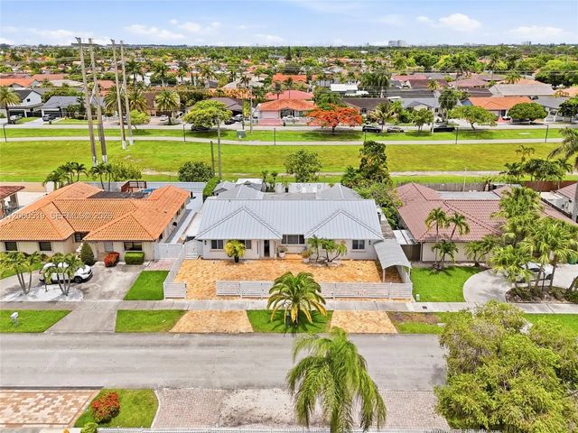 323 Nw 136th Place, Miami
