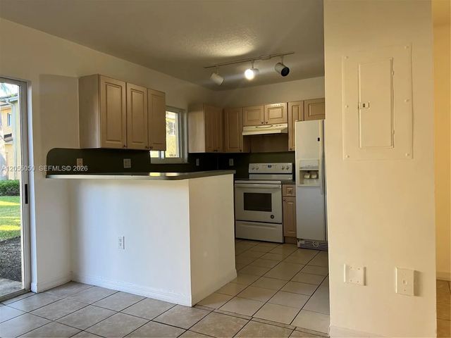 4 of 18 - 985 Ne 33rd Terrace #104, Homestead, FL