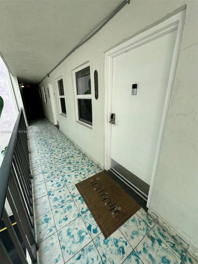 5 of 49 - 720 Collins Avenue #309, Miami Beach, FL