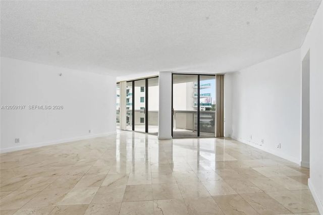 3 of 23 - 20185 E Country Club Drive #502, Aventura, FL