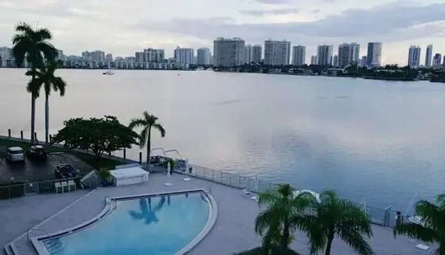 2 of 5 - 16546 Ne 26th Avenue #6j, North Miami Beach, FL