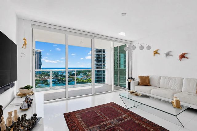 19400 Turnberry Way #921, Aventura