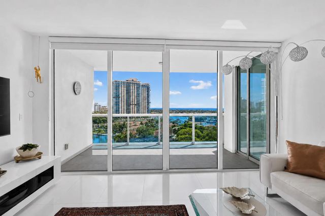 3 of 35 - 19400 Turnberry Way #921, Aventura, FL