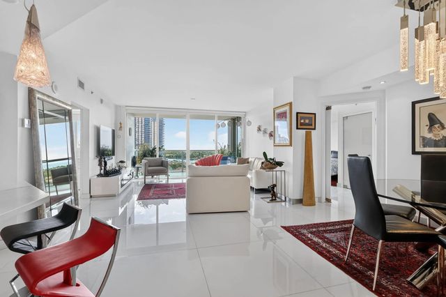 5 of 35 - 19400 Turnberry Way #921, Aventura, FL