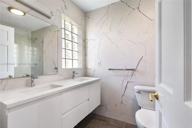 5 of 39 - 330 Coconut Isle Drive, Fort Lauderdale, FL