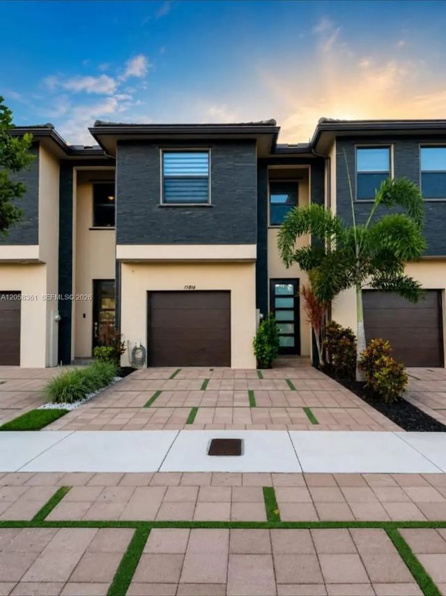 15816 Nw 91st Avenue, Miami Lakes