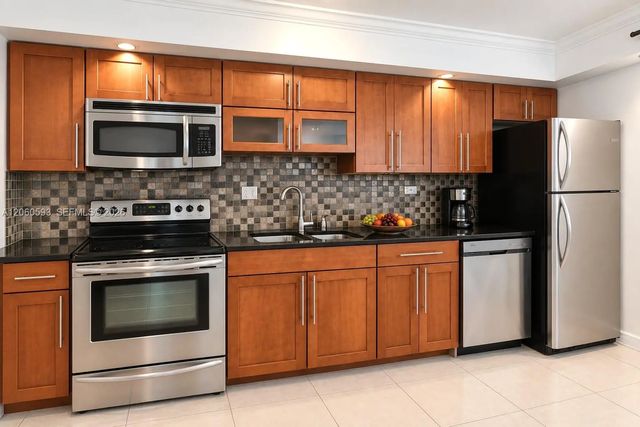 4 of 32 - 18071 Biscayne Boulevard #302, Aventura, FL