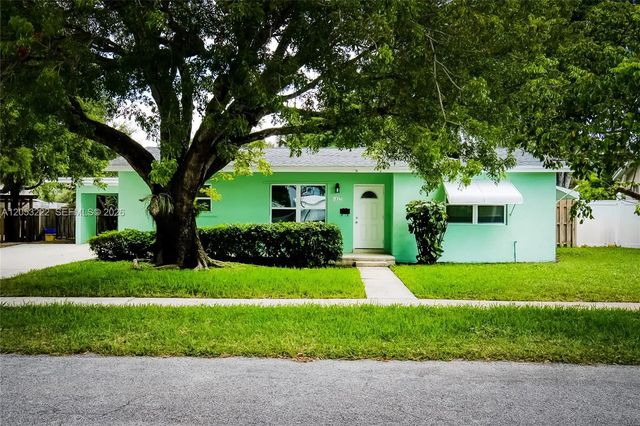 1427 Crest Drive, Lake Worth