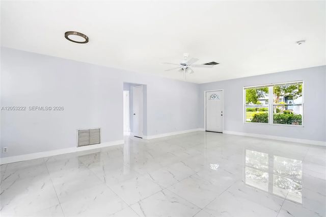 4 of 30 - 1427 Crest Drive, Lake Worth, FL