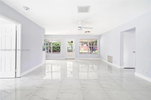5 of 30 - 1427 Crest Drive, Lake Worth, FL