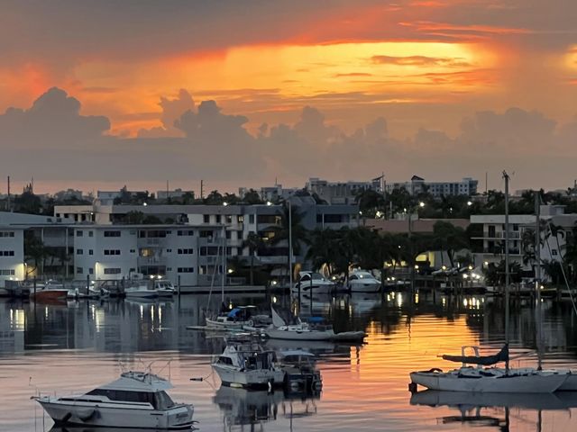 126 Golden Isles Drive #52a, Hallandale Beach