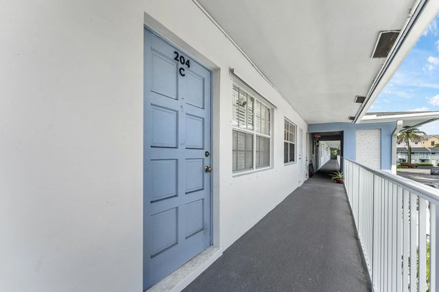 4 of 35 - 4111 Ne 21st Way #204, Lighthouse Point, FL