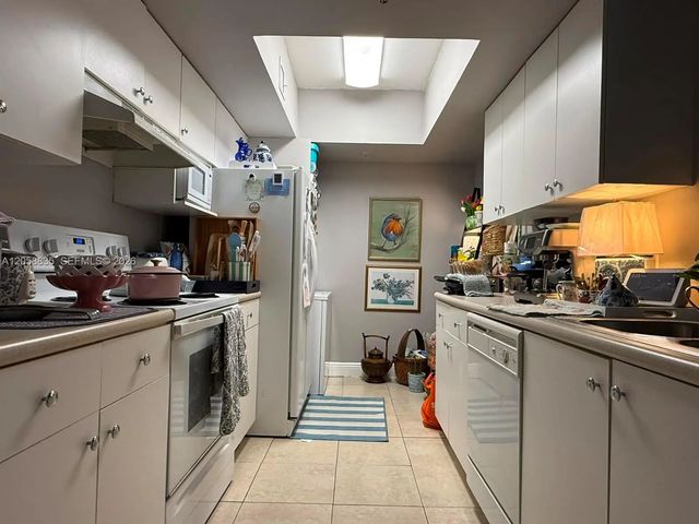 5 of 32 - 5085 Nw 7th Street #406, Miami, FL