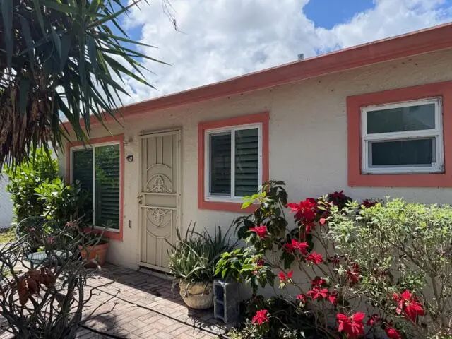 4 of 6 - 1585 W 36th Street, West Palm Beach, FL