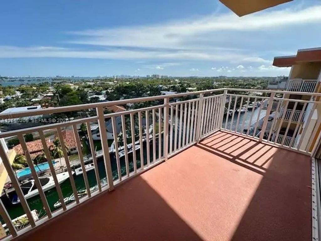 2450 Ne 135th Street #1005, North Miami