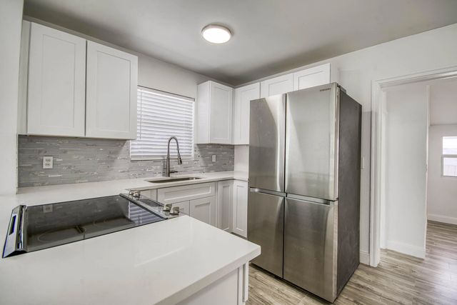 3 of 18 - 950 W 36th Street, Riviera Beach, FL