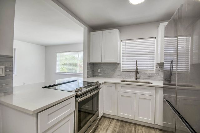 4 of 18 - 950 W 36th Street, Riviera Beach, FL