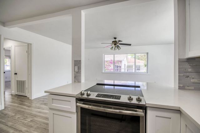 5 of 18 - 950 W 36th Street, Riviera Beach, FL