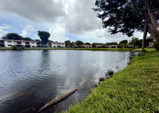 21338 Juego Circle #11g, Boca Raton