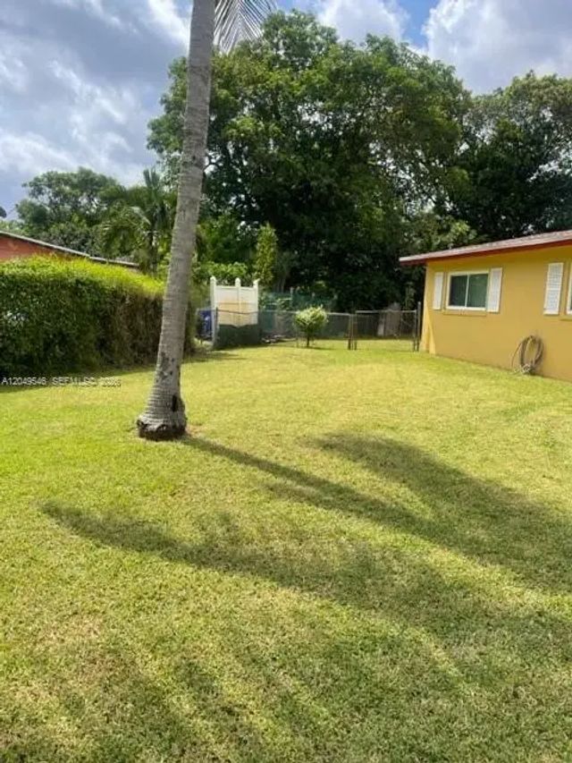 5 of 39 - 1400 Nw 15th Court, Fort Lauderdale, FL