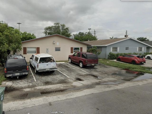 2 of 4 - 50 Ne 36th Court, Oakland Park, FL