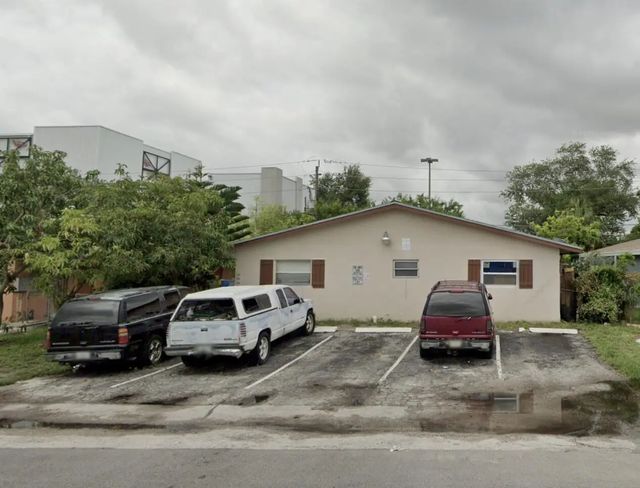 3 of 4 - 50 Ne 36th Court, Oakland Park, FL