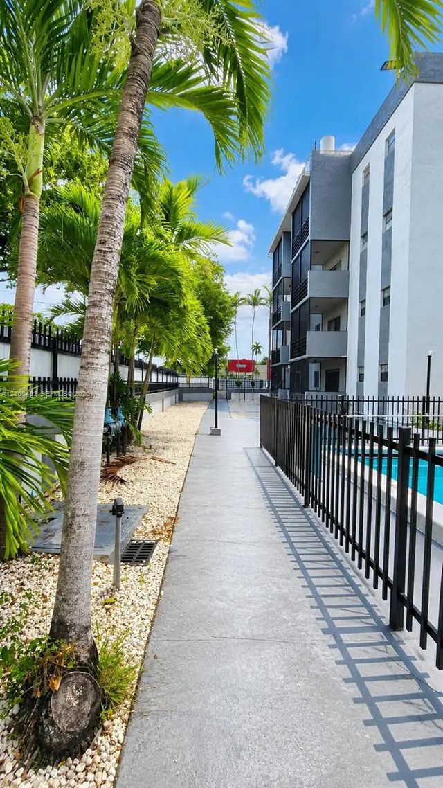 3 of 20 - 13500 Ne 3rd Court #416, North Miami, FL