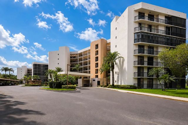 5279 S Fountains Drive S #703, Lake Worth