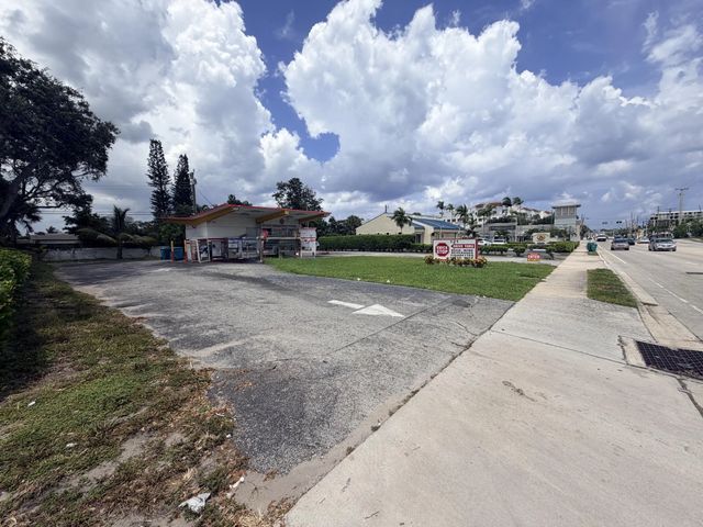 4 of 6 - 121 E Woolbright Road, Boynton Beach, FL