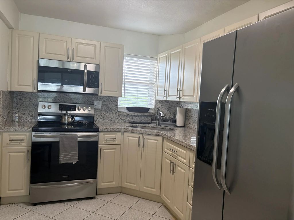 8900 Washington Boulevard #ph12, Pembroke Pines