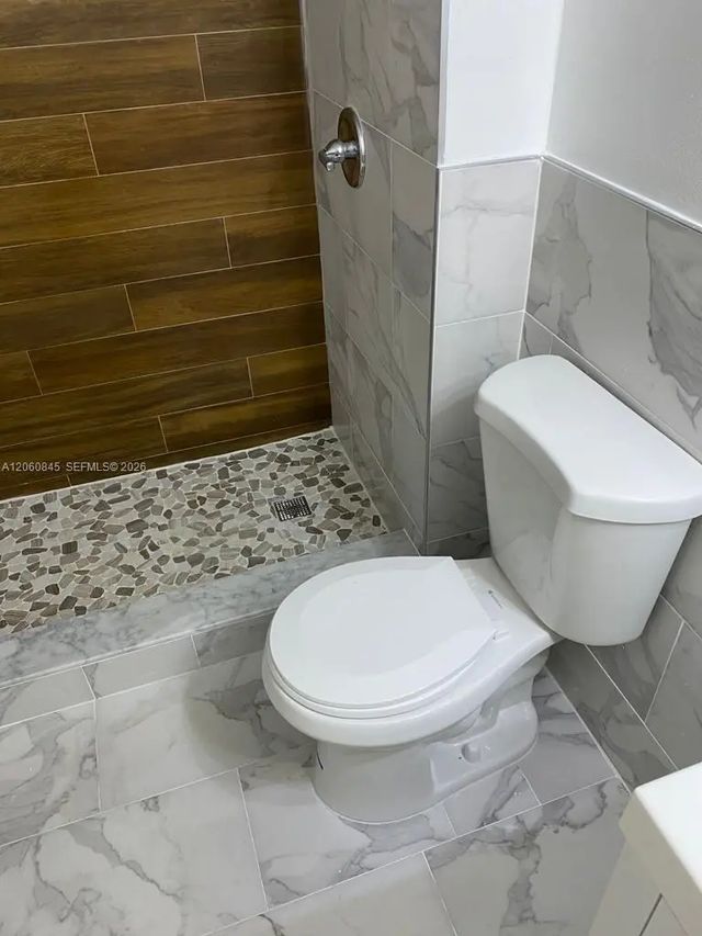 4 of 9 - 4450 Nw 79th Avenue #1c, Doral, FL